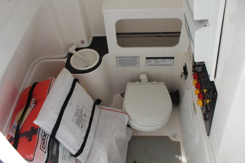 Slide: The Image of Sea Fox 288 Commander 2021 - 36