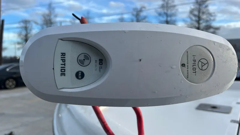 Slide: The Image of Close-up of a 2005 NauticStar 2200 boat's Riptide i-Pilot trolling motor. - 14