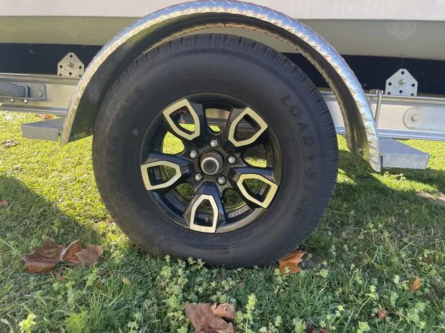 Slide: The Image of Hurricane SunDeck Sport 185 OB 2023 - 16