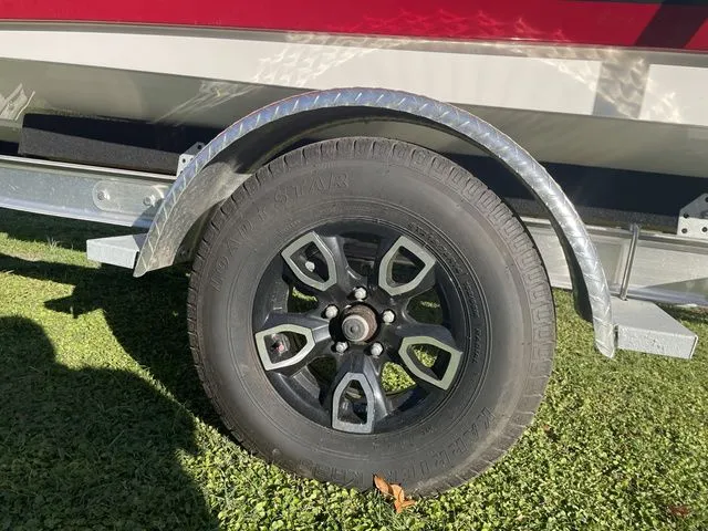 Slide: The Image of Hurricane SunDeck Sport 185 OB 2023 - 19