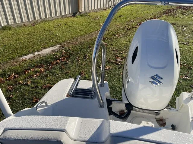 Slide: The Image of Hurricane SunDeck Sport 185 OB 2023 - 22