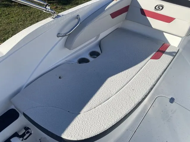 Slide: The Image of Hurricane SunDeck Sport 185 OB 2023 - 27