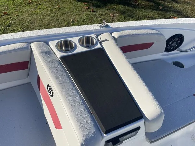 Slide: The Image of Hurricane SunDeck Sport 185 OB 2023 - 28