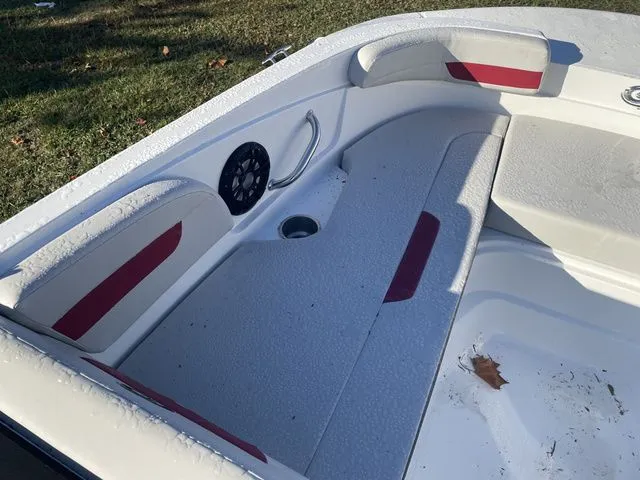 Slide: The Image of Hurricane SunDeck Sport 185 OB 2023 - 30