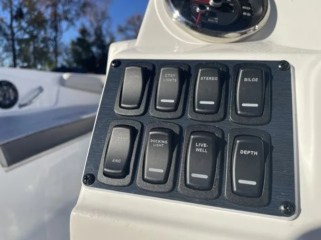 Slide: The Image of Hurricane SunDeck Sport 185 OB 2023 - 34