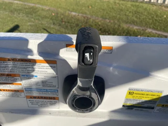 Slide: The Image of Hurricane SunDeck Sport 185 OB 2023 - 38