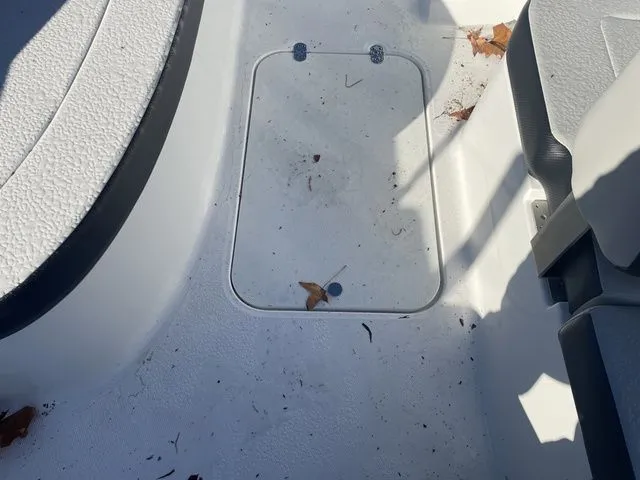 Slide: The Image of Hurricane SunDeck Sport 185 OB 2023 - 39