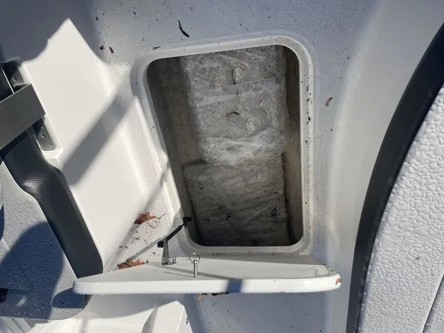 Slide: The Image of Hurricane SunDeck Sport 185 OB 2023 - 40