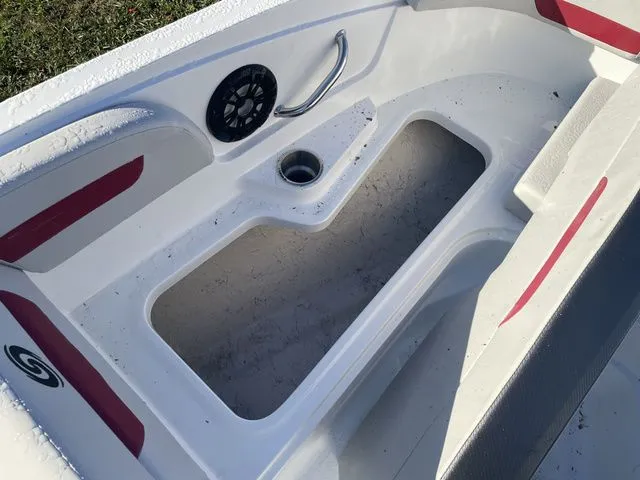 Slide: The Image of Hurricane SunDeck Sport 185 OB 2023 - 42