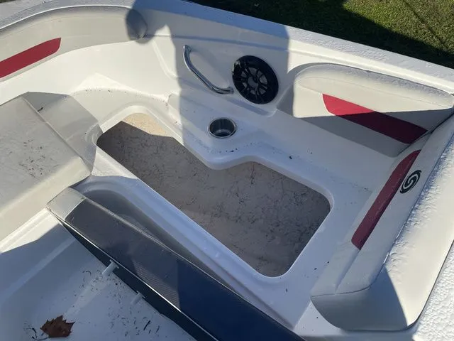 Slide: The Image of Hurricane SunDeck Sport 185 OB 2023 - 43