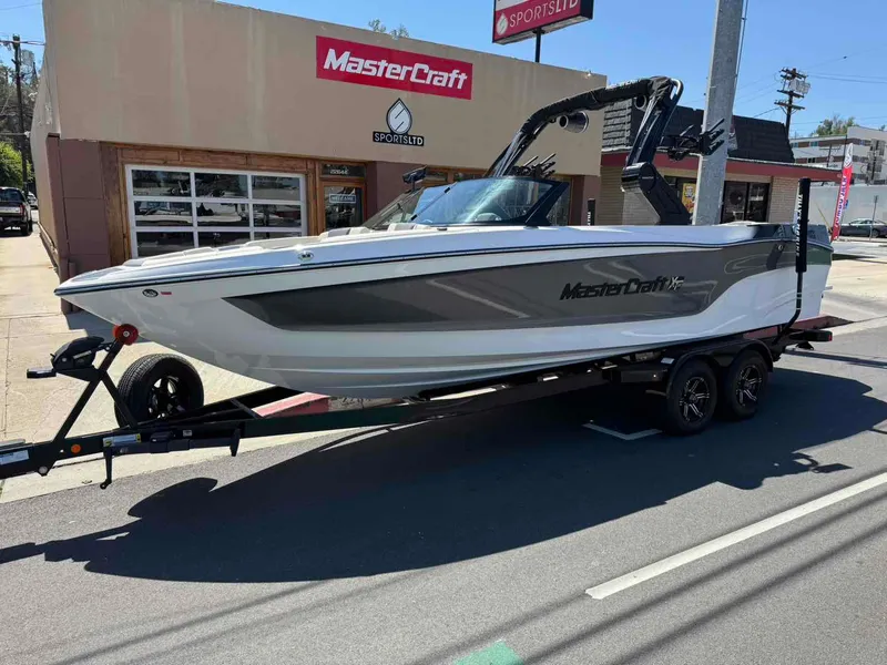 Slide: The Image of MasterCraft XT25 2024 - 1