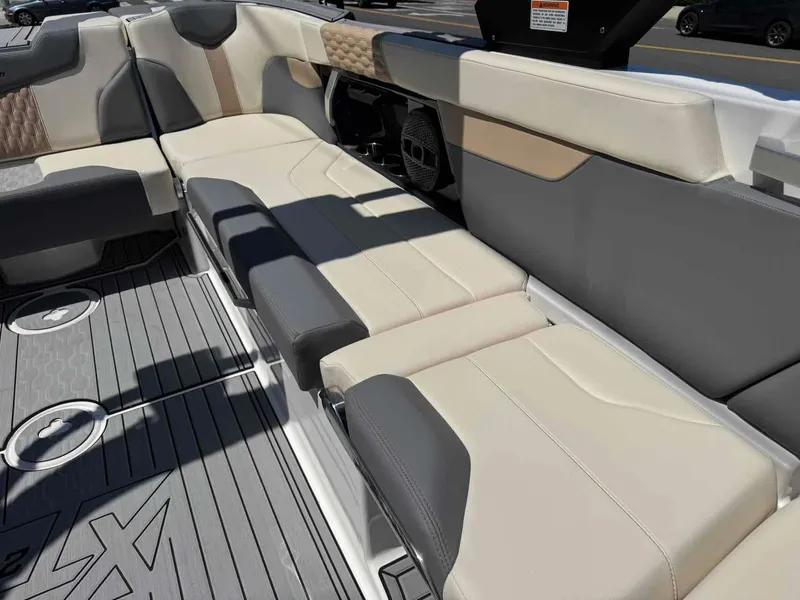 Slide: The Image of MasterCraft XT25 2024 - 14