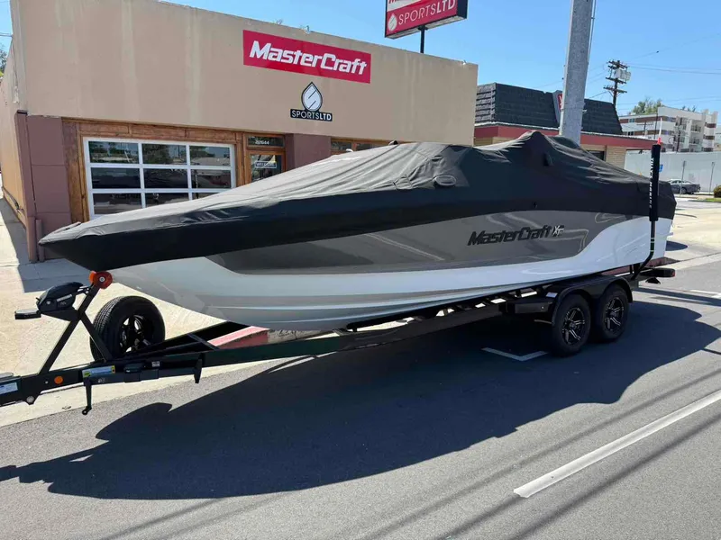 Slide: The Image of MasterCraft XT25 2024 - 19