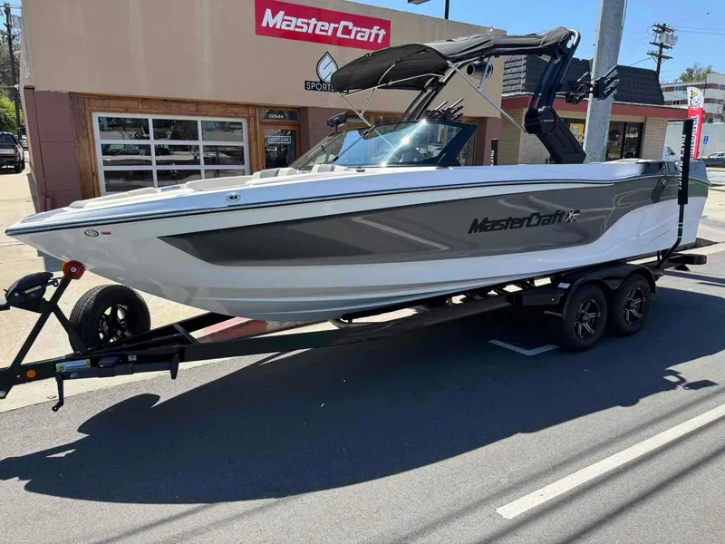 Slide: The Image of MasterCraft XT25 2024 - 2