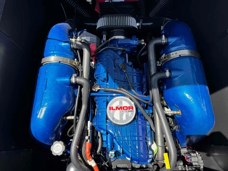 Slide: The Image of MasterCraft XT25 2024 - 20