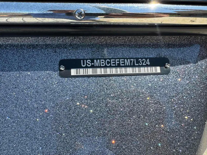 Slide: The Image of MasterCraft XT25 2024 - 22