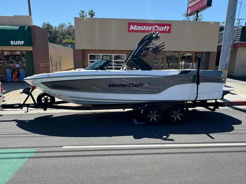 Slide: The Image of MasterCraft XT25 2024 - 3