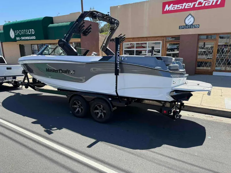 Slide: The Image of MasterCraft XT25 2024 - 4