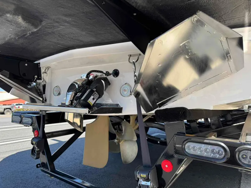 Slide: The Image of MasterCraft XT25 2024 - 8