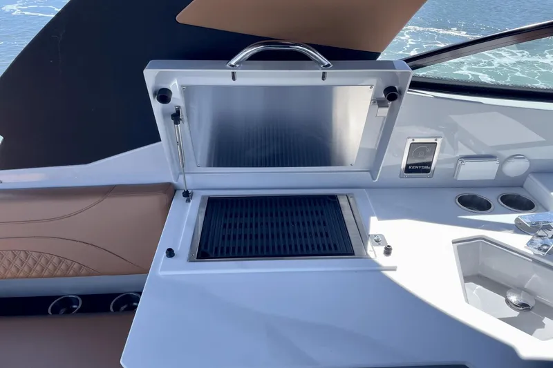 Slide: The Image of Cruisers Yachts 38 GLS South Beach Outboard 2024 - 11