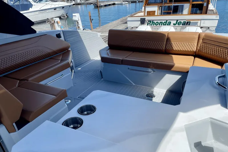 Slide: The Image of Cruisers Yachts 38 GLS South Beach Outboard 2024 - 14