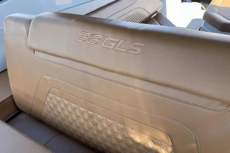 Slide: The Image of Cruisers Yachts 38 GLS South Beach Outboard 2024 - 20