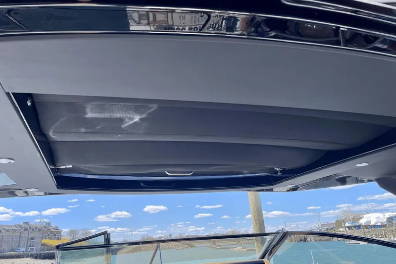 Slide: The Image of Cruisers Yachts 38 GLS South Beach Outboard 2024 - 21