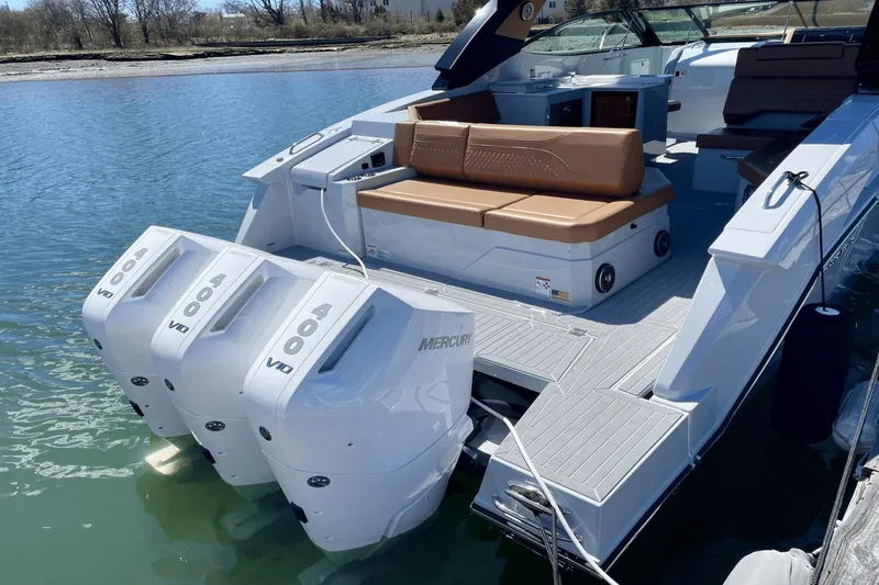 Slide: The Image of Cruisers Yachts 38 GLS South Beach Outboard 2024 - 3