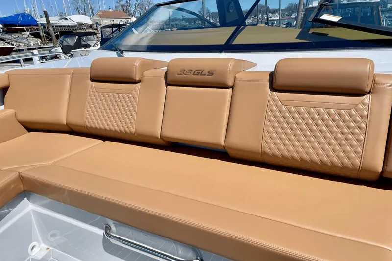 Slide: The Image of Cruisers Yachts 38 GLS South Beach Outboard 2024 - 30