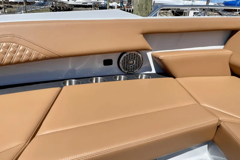 Slide: The Image of Cruisers Yachts 38 GLS South Beach Outboard 2024 - 31