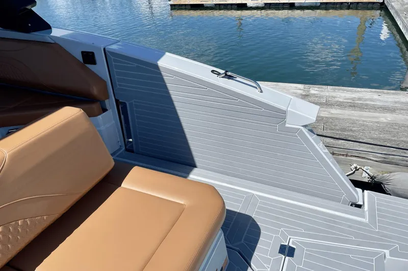 Slide: The Image of Cruisers Yachts 38 GLS South Beach Outboard 2024 - 4