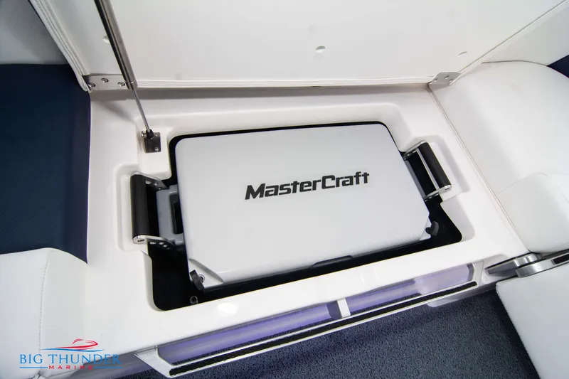 Slide: The Image of MasterCraft X22 2024 - 58