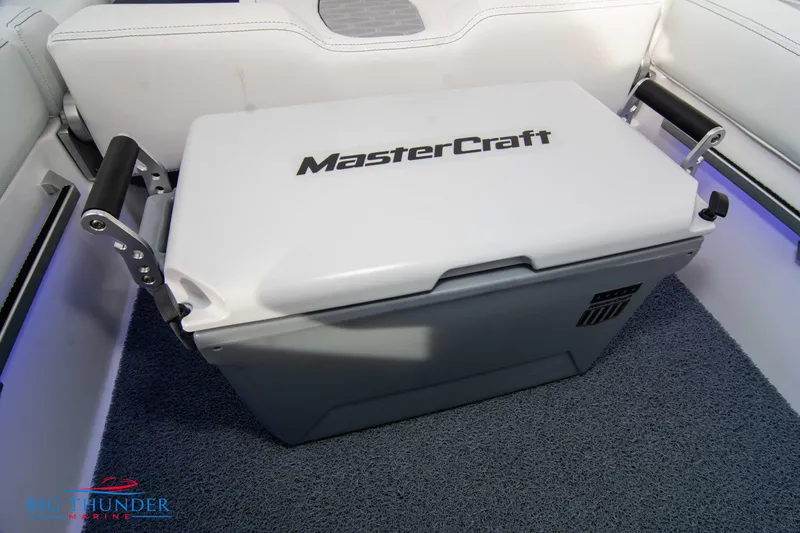 Slide: The Image of MasterCraft X22 2024 - 59