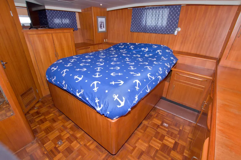 Slide: The Image of Luxurious cabin interior of 1994 Jefferson Marquessa 56 yacht with anchor-themed bedding. - 91
