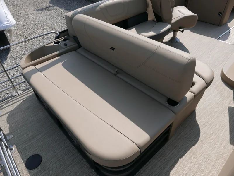 Slide: The Image of 2024 Starcraft SLS 3 Q DH boat with beige seating and cup holders. - 20