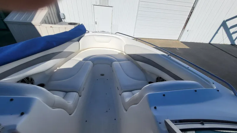 Slide: The Image of 2007 Chaparral 256 SSi boat interior with white seating and blue cover. - 10