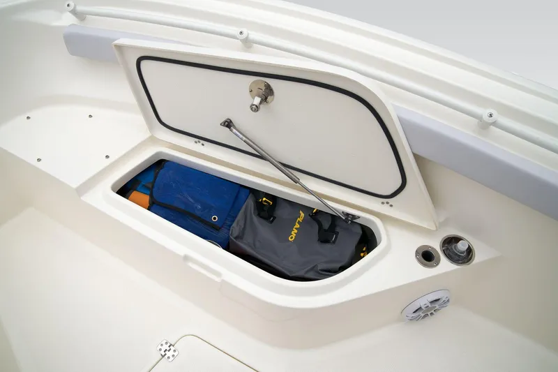 Slide: The Image of Mako 214 Center Console 2024 - 39