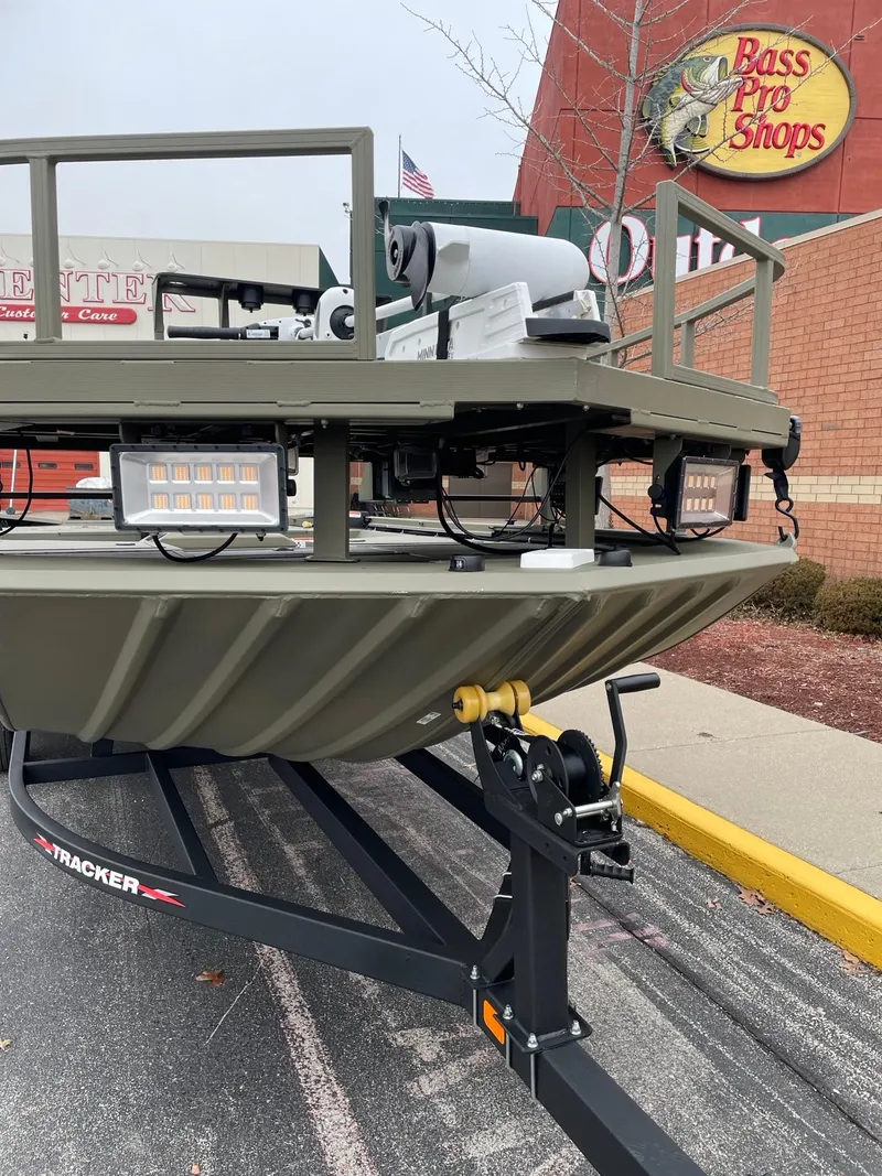 Slide: The Image of 2024 Tracker Grizzly 2072 CC Sportsman boat at Bass Pro Shops. - 2