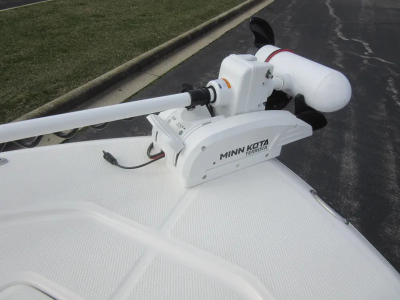 Slide: The Image of Minn Kota trolling motor on 2024 Robalo 226 Cayman boat. - 17