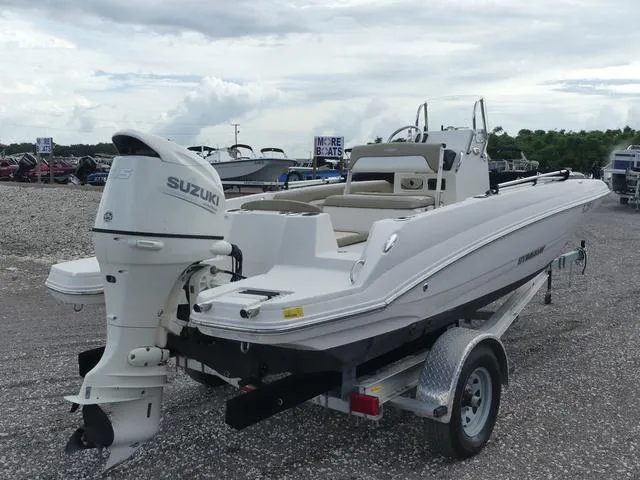 Slide: The Image of Stingray 186 CC 2019 - 4