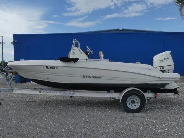 Slide: The Image of Stingray 186 CC 2019 - 7