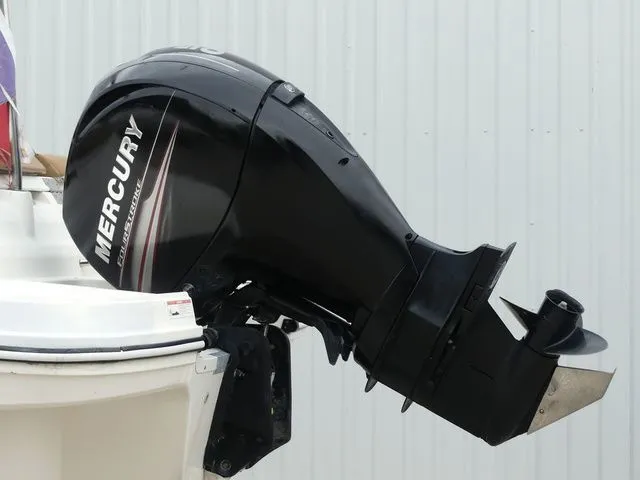 Slide: The Image of Bayliner VR5 Bowrider OB 2019 - 10