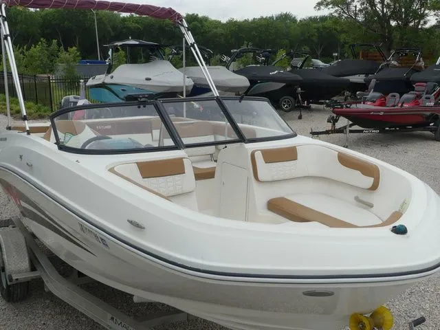 Slide: The Image of Bayliner VR5 Bowrider OB 2019 - 13