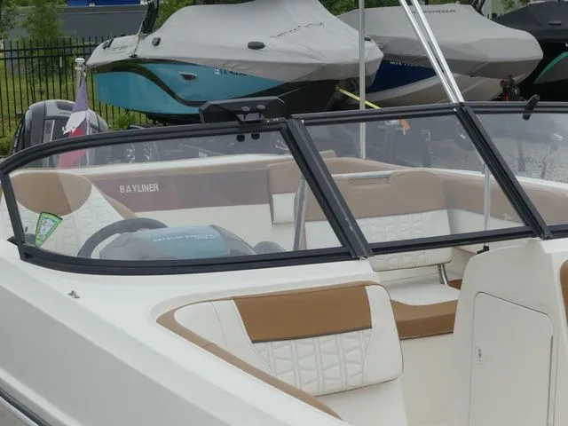 Slide: The Image of Bayliner VR5 Bowrider OB 2019 - 15