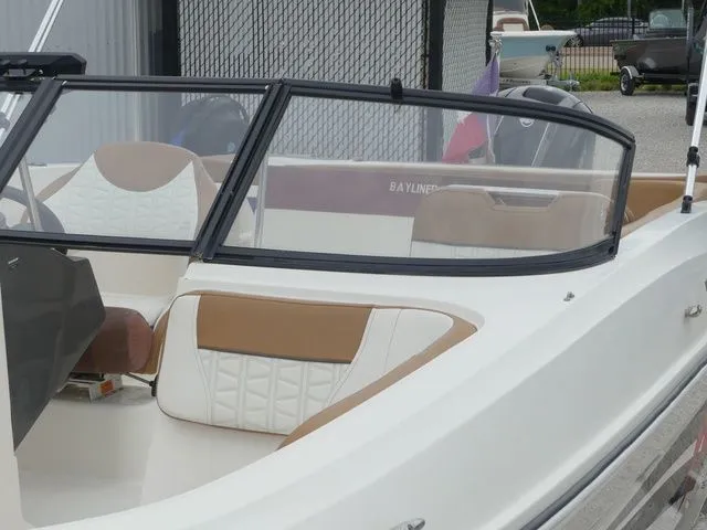 Slide: The Image of Bayliner VR5 Bowrider OB 2019 - 16