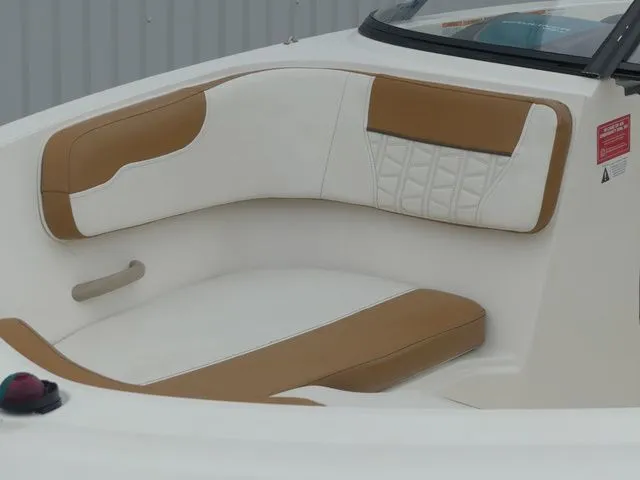 Slide: The Image of Bayliner VR5 Bowrider OB 2019 - 18