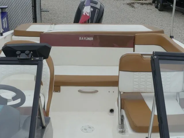 Slide: The Image of Bayliner VR5 Bowrider OB 2019 - 20