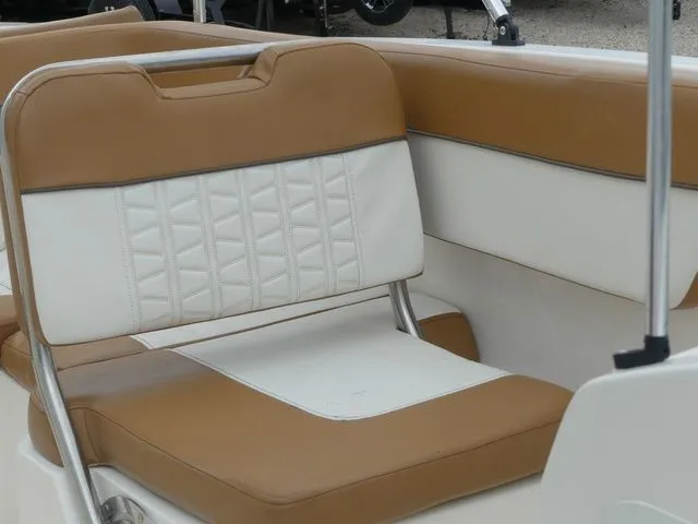 Slide: The Image of Bayliner VR5 Bowrider OB 2019 - 21