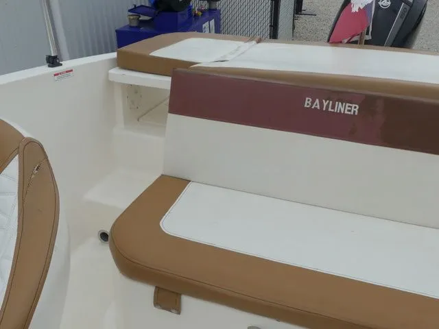 Slide: The Image of Bayliner VR5 Bowrider OB 2019 - 24