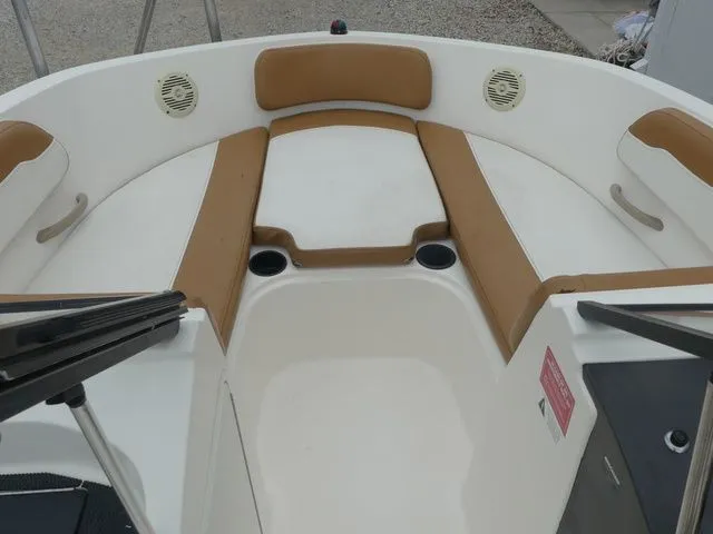 Slide: The Image of Bayliner VR5 Bowrider OB 2019 - 31